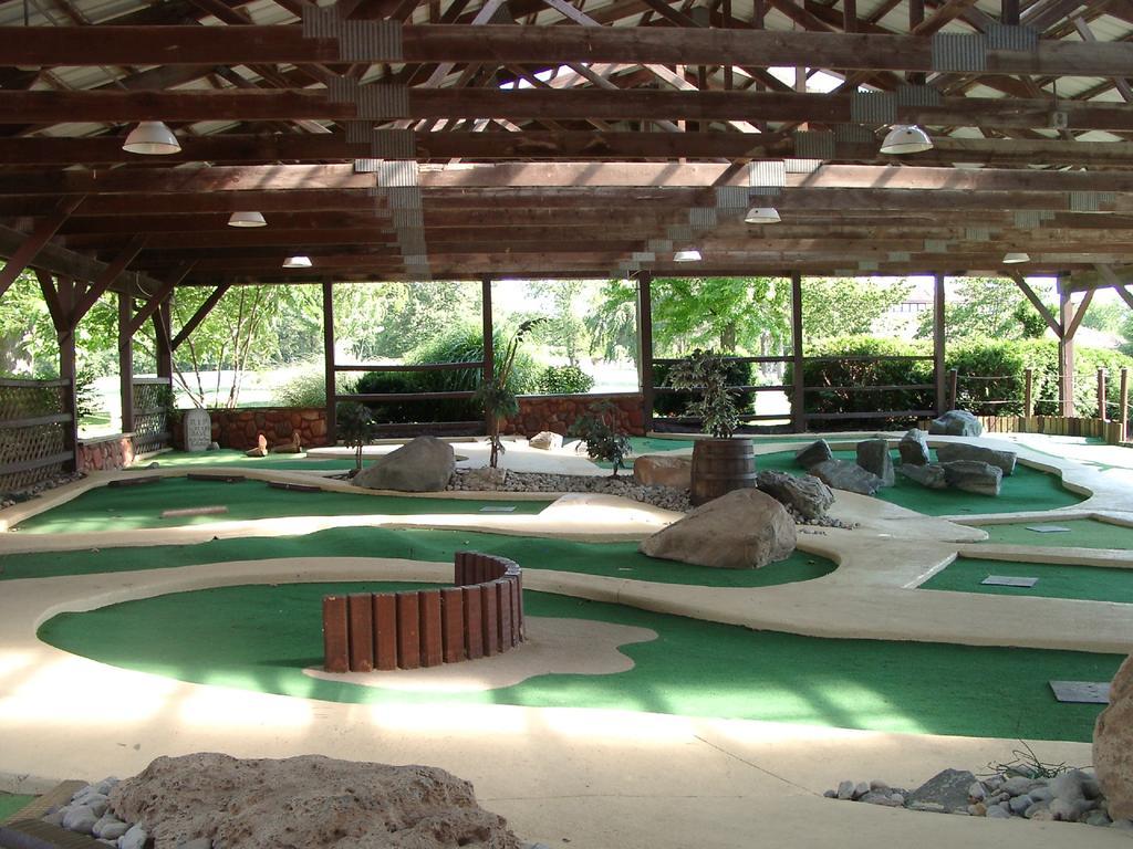 Circle M Camping Resort Screened Park Model 27 Wabank المظهر الخارجي الصورة